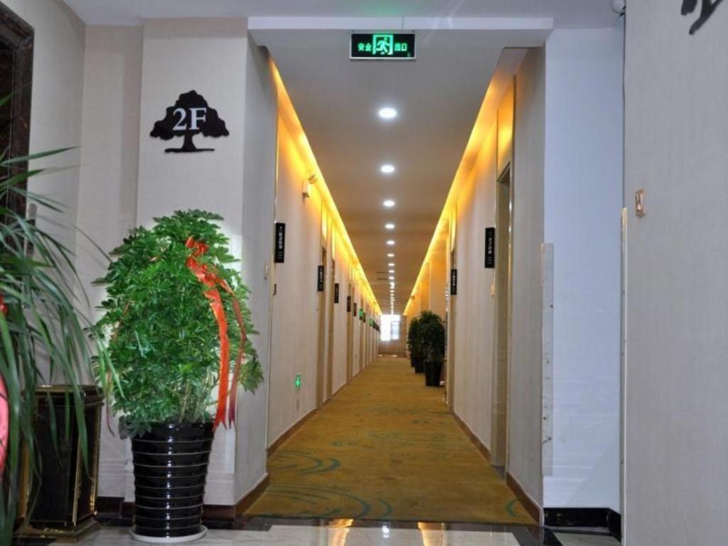 Greentree Inn Haixi Geermu Southern Suburbs Express Hotel Golmud Exterior photo